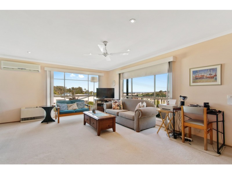 8 Mist Street, Lakes Entrance VIC 3909