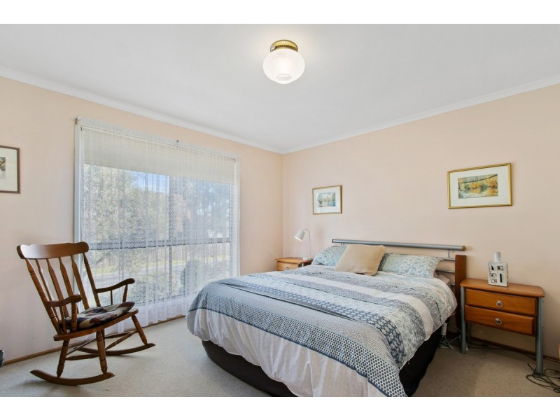 8 Mist Street, Lakes Entrance VIC 3909