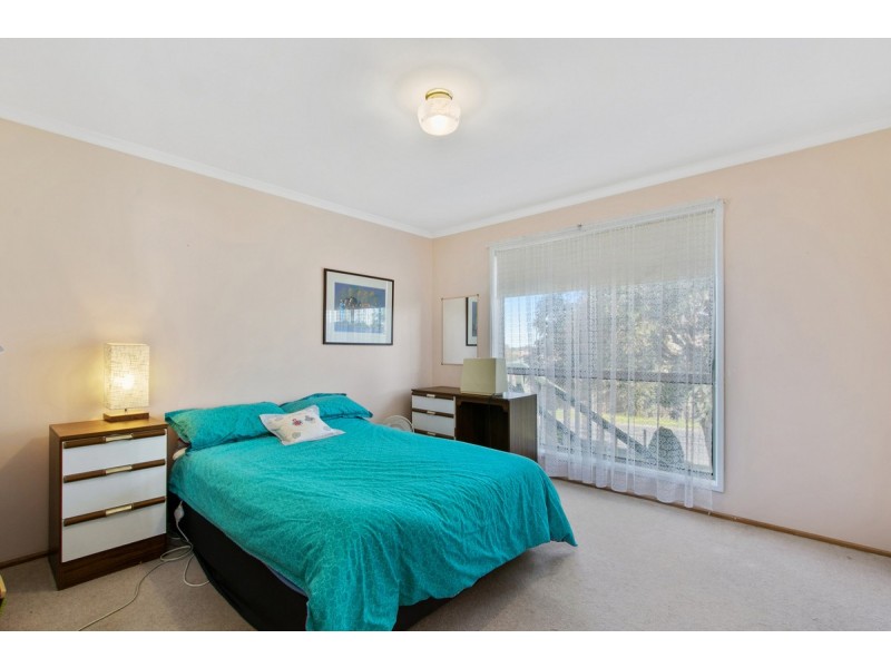 8 Mist Street, Lakes Entrance VIC 3909