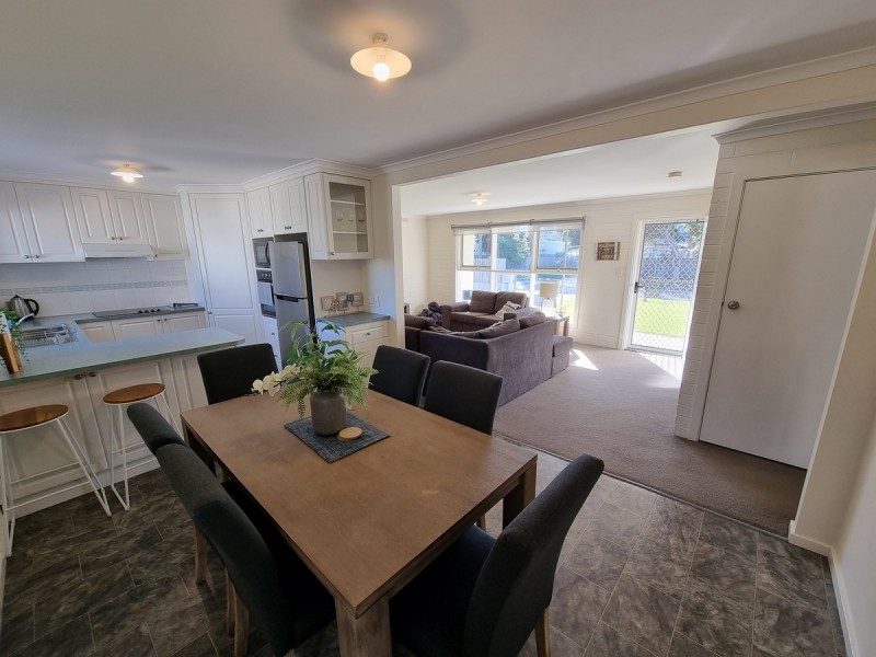 18 Long Street, Lakes Entrance VIC 3909