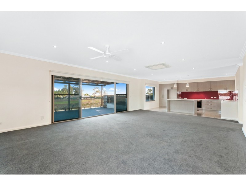 11 Penang Boardwalk, Lakes Entrance VIC 3909