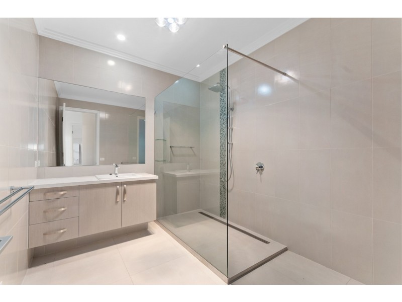 11 Penang Boardwalk, Lakes Entrance VIC 3909