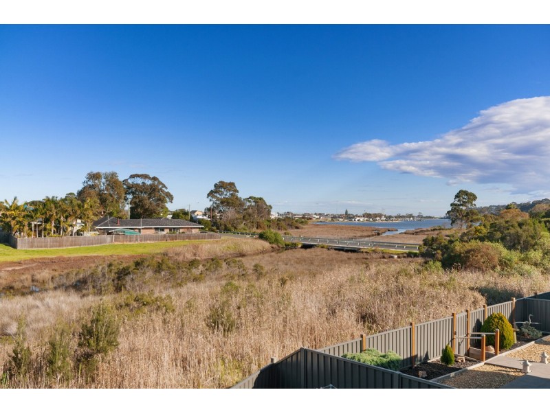 11 Penang Boardwalk, Lakes Entrance VIC 3909