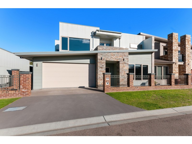 11 Penang Boardwalk, Lakes Entrance VIC 3909