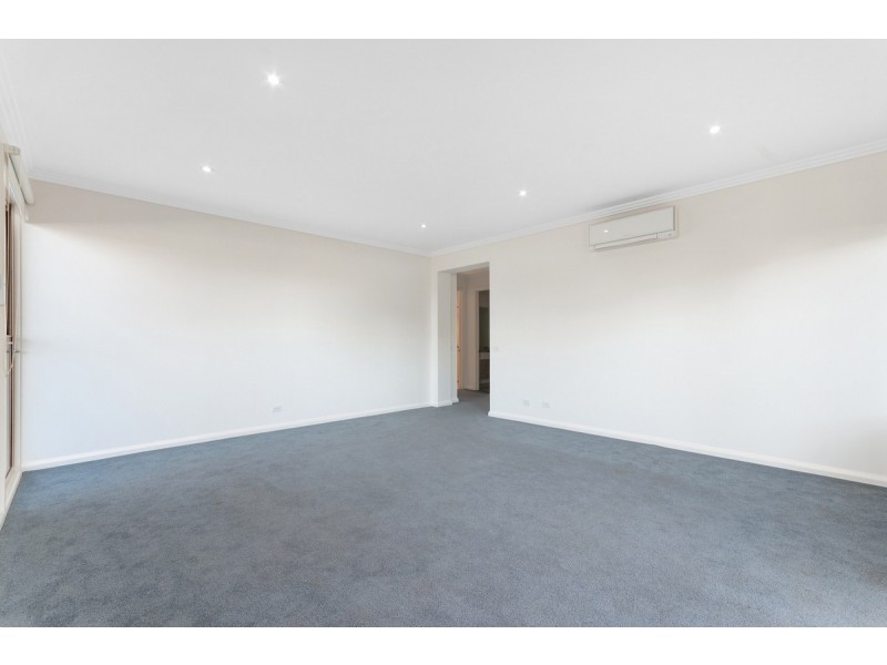 11 Penang Boardwalk, Lakes Entrance VIC 3909