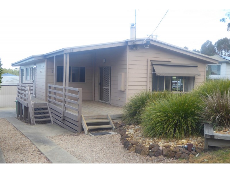 13 Bassett Road, Lakes Entrance VIC 3909
