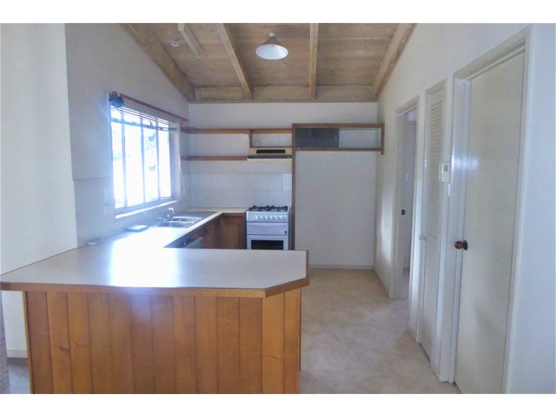 13 Bassett Road, Lakes Entrance VIC 3909