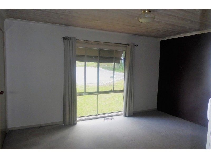 13 Bassett Road, Lakes Entrance VIC 3909