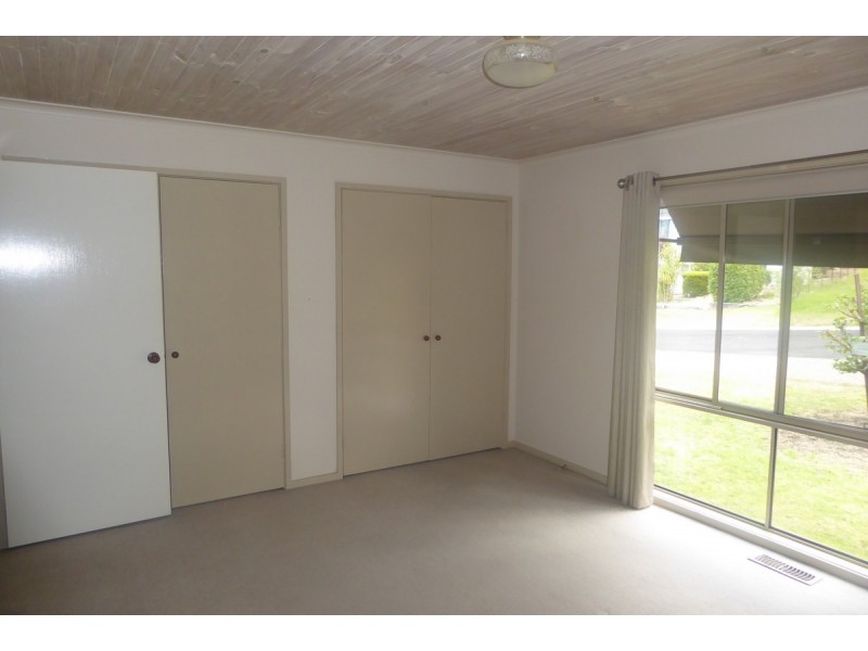 13 Bassett Road, Lakes Entrance VIC 3909