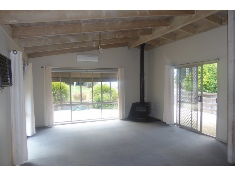 13 Bassett Road, Lakes Entrance VIC 3909