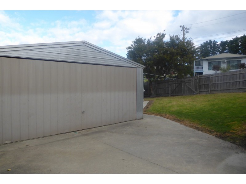 13 Bassett Road, Lakes Entrance VIC 3909