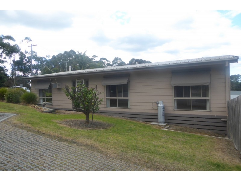 13 Bassett Road, Lakes Entrance VIC 3909