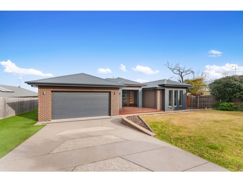49 Morton Drive, Eastwood VIC 3875