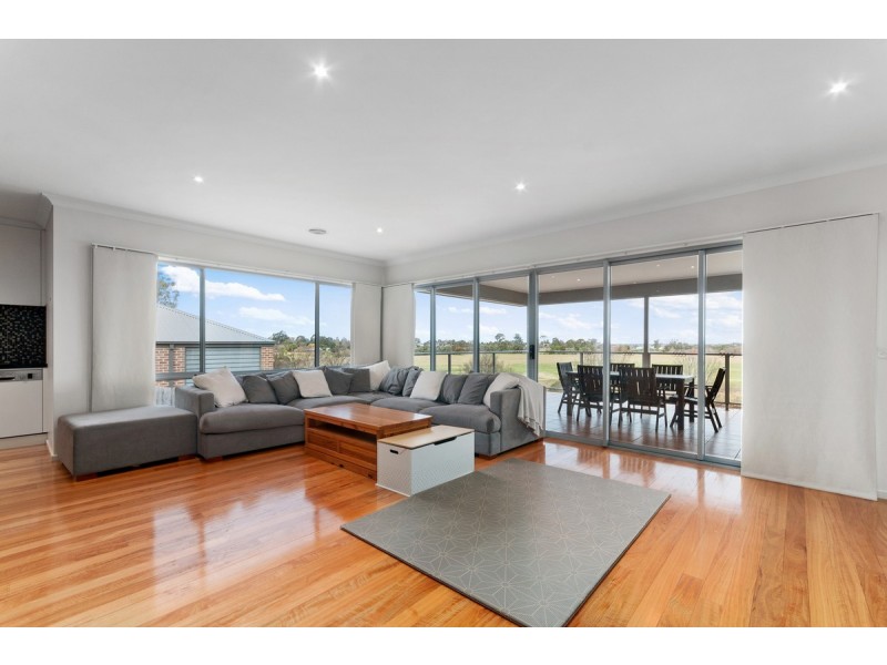 49 Morton Drive, Eastwood VIC 3875