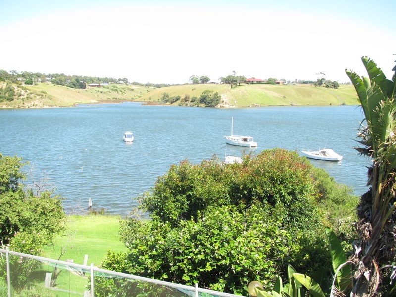 24 Ferndale Parade, Lakes Entrance VIC 3909