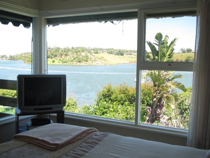 24 Ferndale Parade, Lakes Entrance VIC 3909