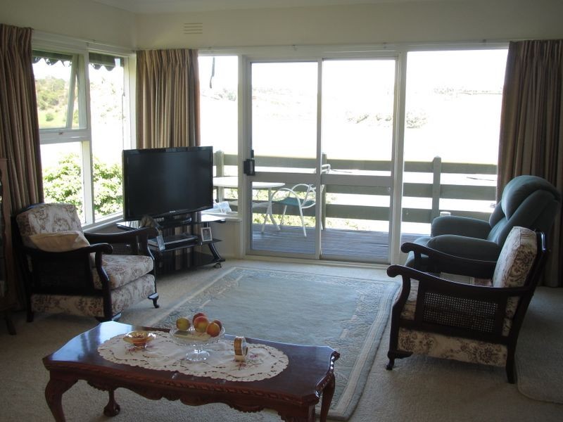 24 Ferndale Parade, Lakes Entrance VIC 3909