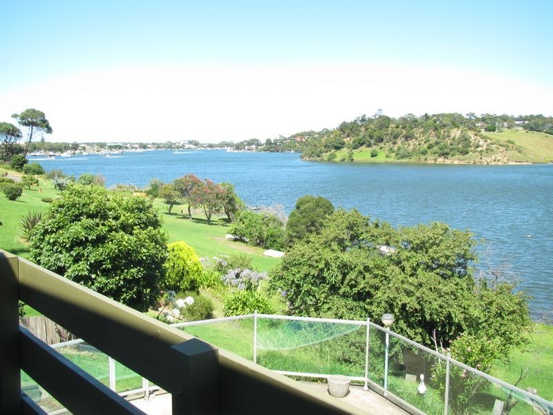 24 Ferndale Parade, Lakes Entrance VIC 3909