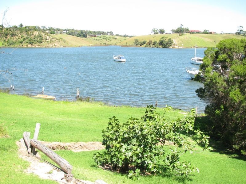 24 Ferndale Parade, Lakes Entrance VIC 3909