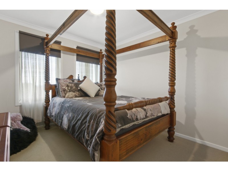 48 Capes Road, Lakes Entrance VIC 3909