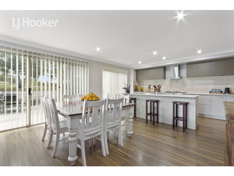 48 Capes Road, Lakes Entrance VIC 3909