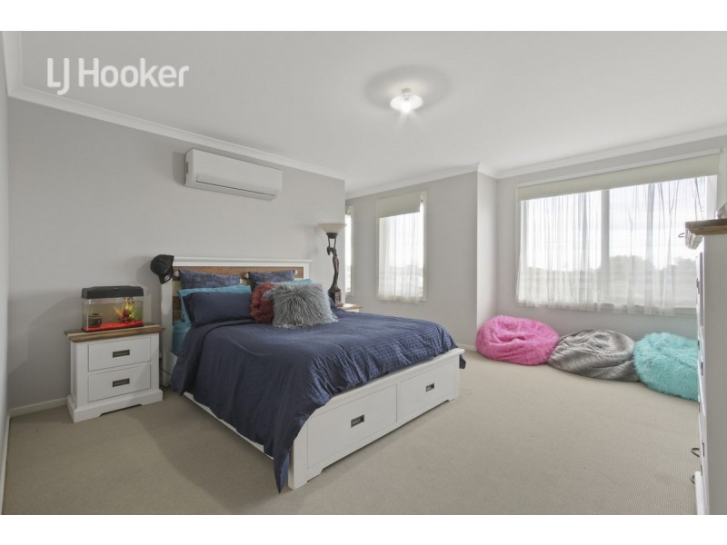 48 Capes Road, Lakes Entrance VIC 3909