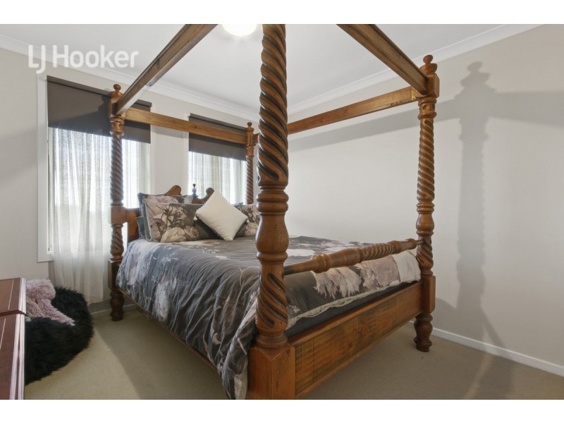 48 Capes Road, Lakes Entrance VIC 3909