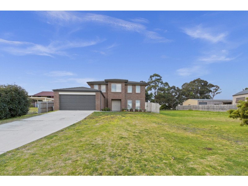 48 Capes Road, Lakes Entrance VIC 3909