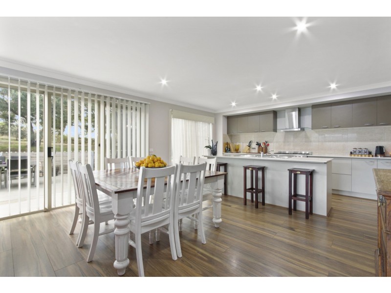 48 Capes Road, Lakes Entrance VIC 3909