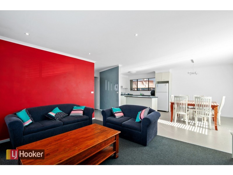 6 Roadknight Street, Lakes Entrance VIC 3909