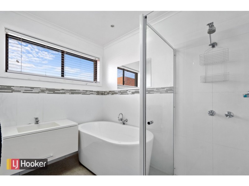 6 Roadknight Street, Lakes Entrance VIC 3909