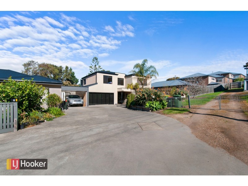 1/2 North Street, Lakes Entrance VIC 3909