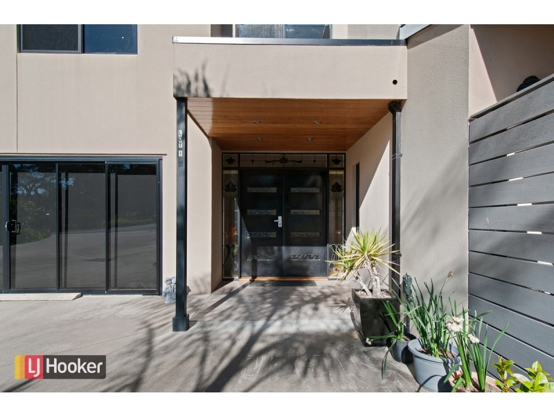 1/2 North Street, Lakes Entrance VIC 3909