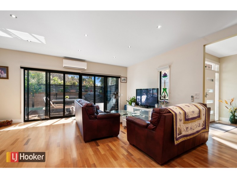 1/2 North Street, Lakes Entrance VIC 3909