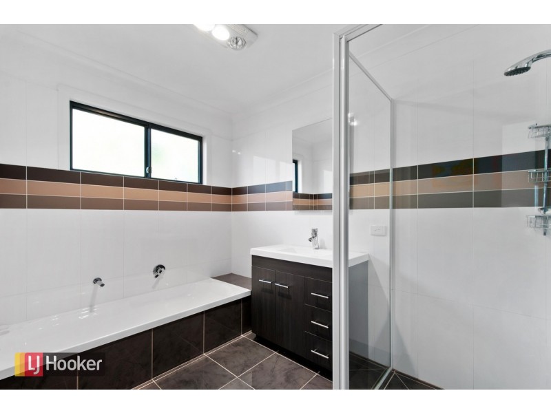 1/2 North Street, Lakes Entrance VIC 3909