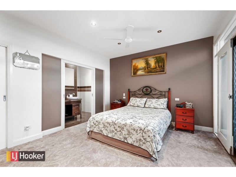 1/2 North Street, Lakes Entrance VIC 3909