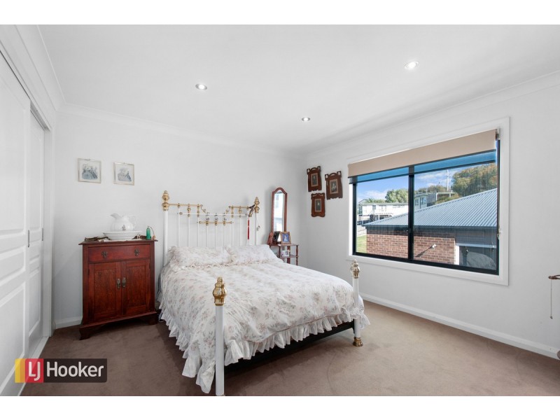 1/2 North Street, Lakes Entrance VIC 3909