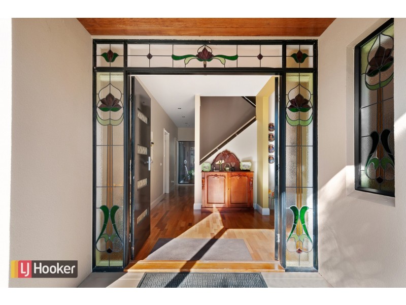 1/2 North Street, Lakes Entrance VIC 3909