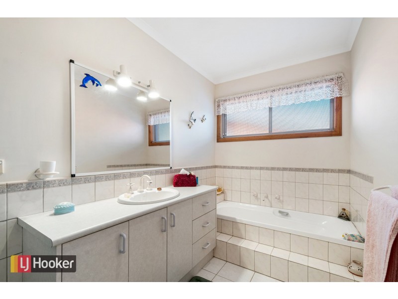 7 Clara Street, Kalimna VIC 3909