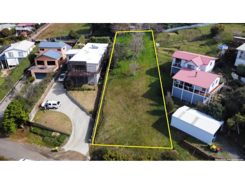 17 Outlook Avenue, Lakes Entrance VIC 3909