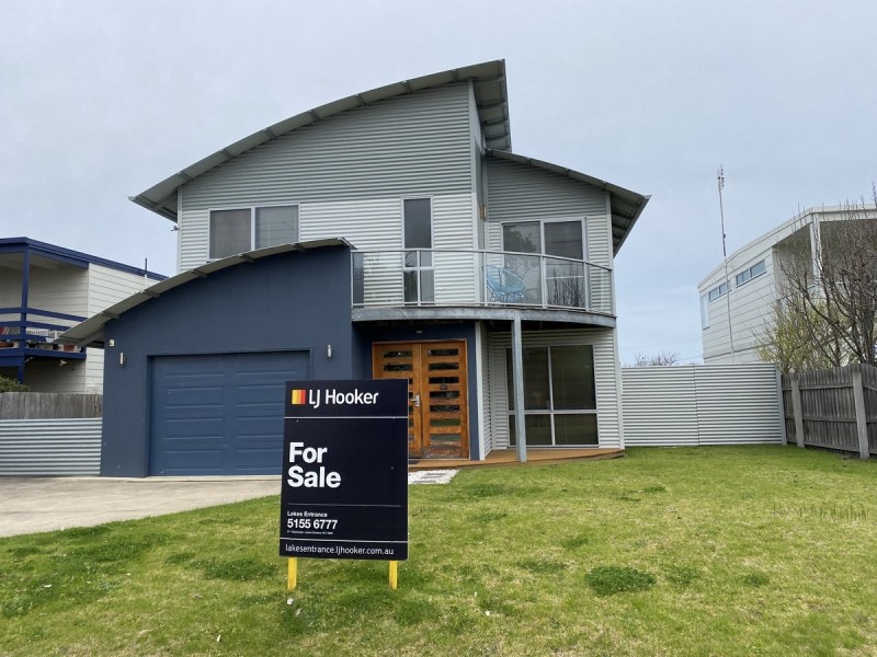 12 Lakeside Drive, Lake Tyers Beach VIC 3909