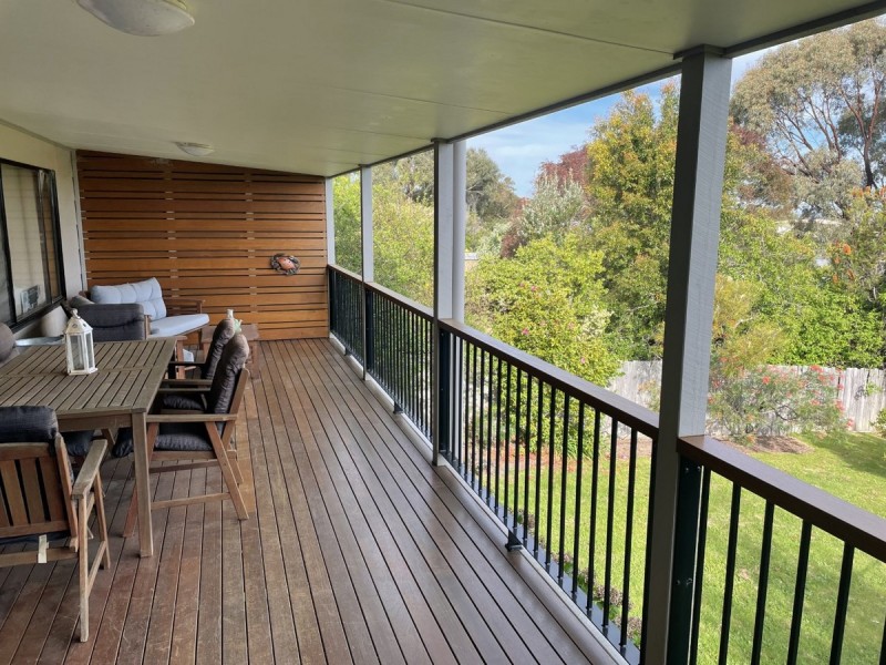 73 Capes Road, Lakes Entrance VIC 3909