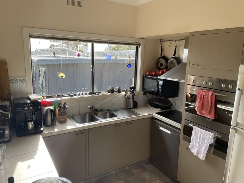 73 Capes Road, Lakes Entrance VIC 3909