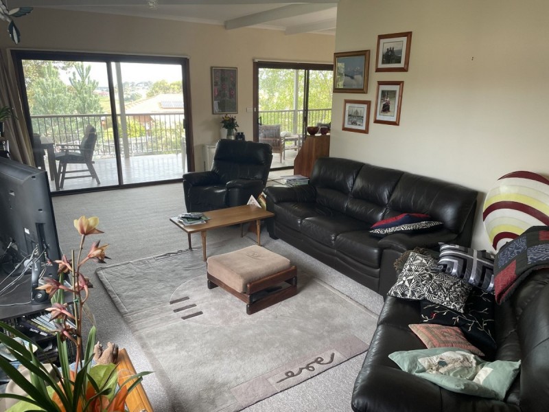 73 Capes Road, Lakes Entrance VIC 3909