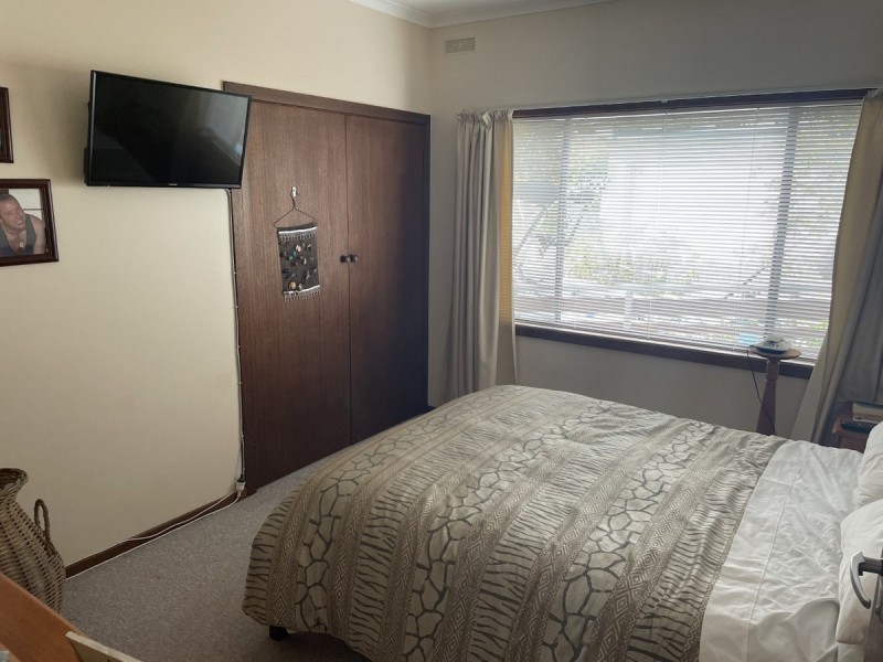 73 Capes Road, Lakes Entrance VIC 3909