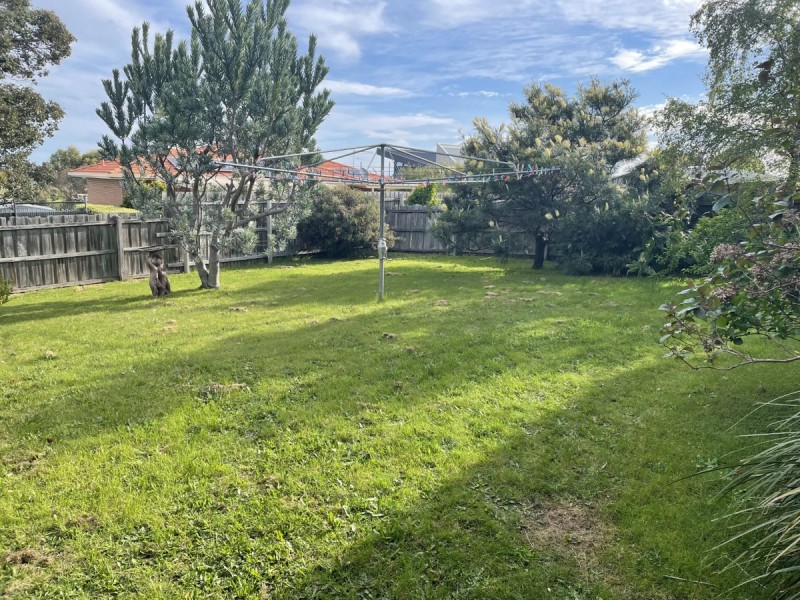 73 Capes Road, Lakes Entrance VIC 3909