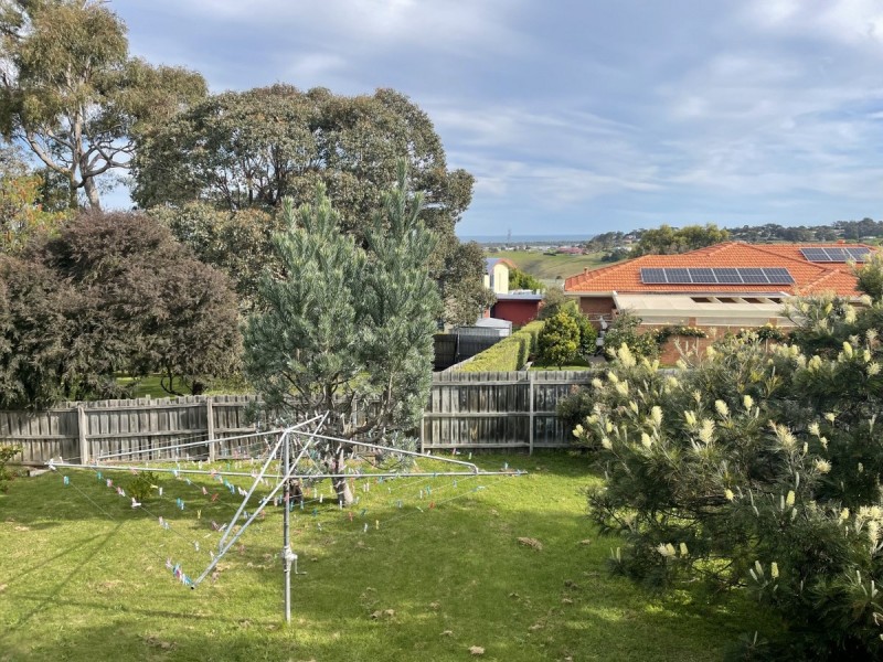 73 Capes Road, Lakes Entrance VIC 3909