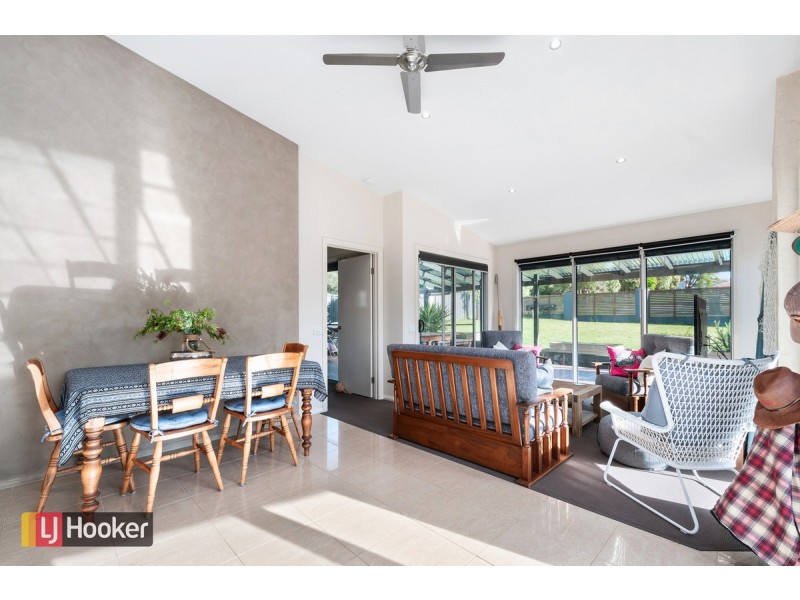 24 Laughtons Road, Kalimna VIC 3909