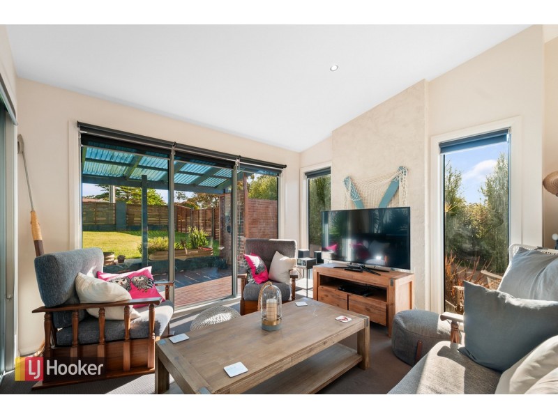 24 Laughtons Road, Kalimna VIC 3909