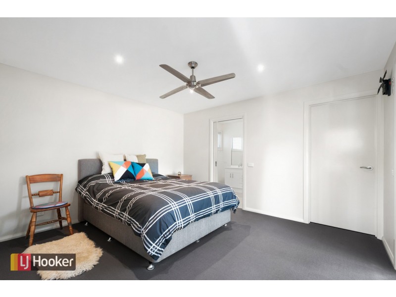 24 Laughtons Road, Kalimna VIC 3909